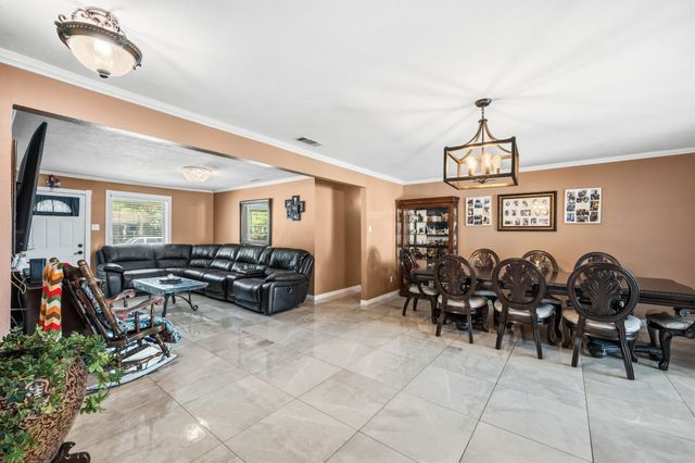 333 Sparks Street, Grand Prairie, TX 75051