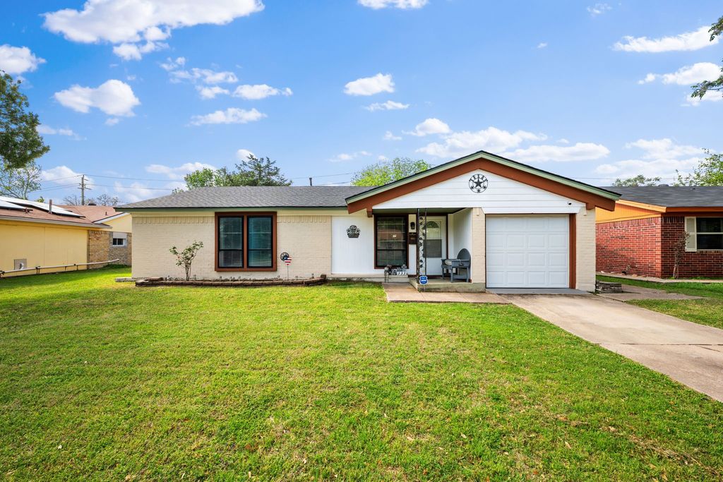 333 Sparks Street, Grand Prairie, TX 75051