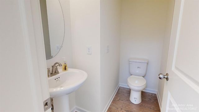 2725 Bristol Rdg Drive, Ann Arbor, MI 48105