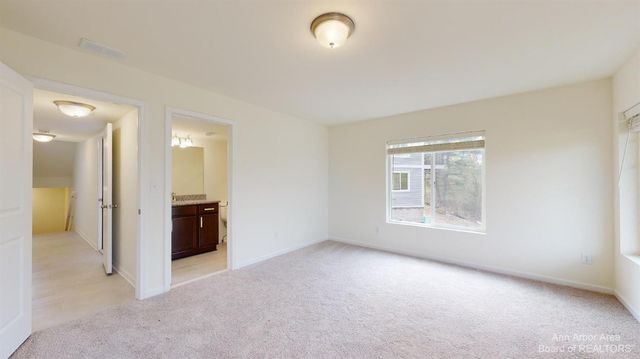 2725 Bristol Rdg Drive, Ann Arbor, MI 48105