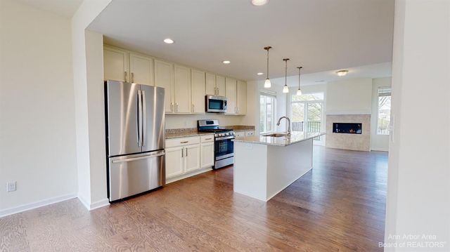 2725 Bristol Rdg Drive, Ann Arbor, MI 48105