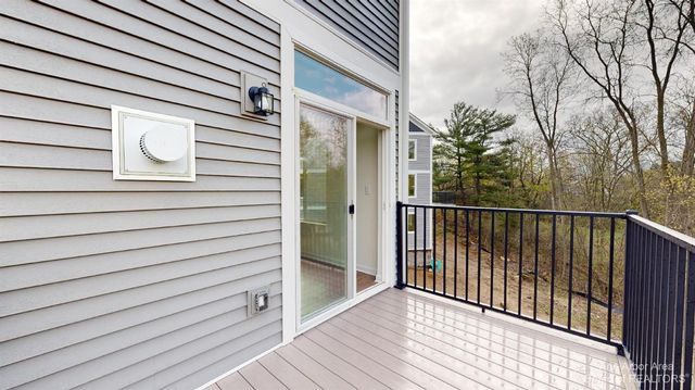 2725 Bristol Rdg Drive, Ann Arbor, MI 48105