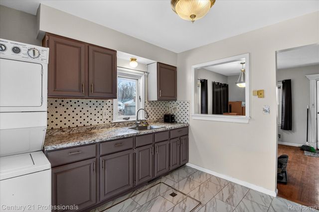 18292 Deering Street, Livonia, MI 48152