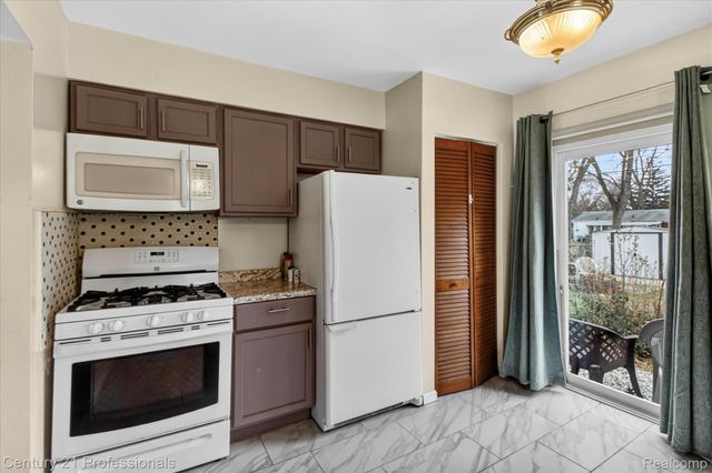 18292 Deering Street, Livonia, MI 48152