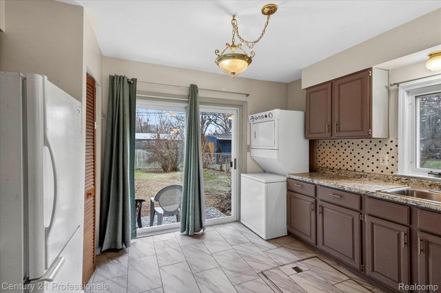 18292 Deering Street, Livonia, MI 48152