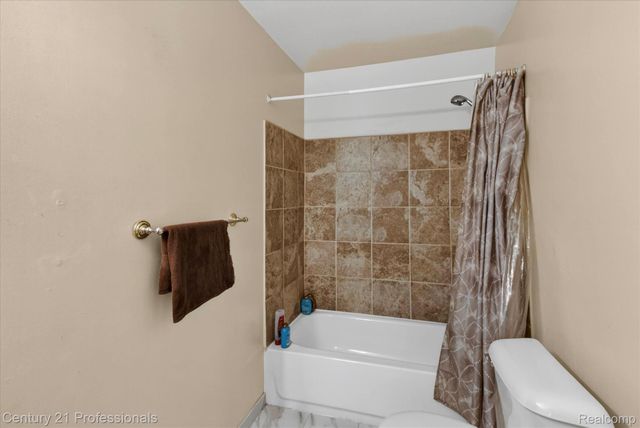 18292 Deering Street, Livonia, MI 48152