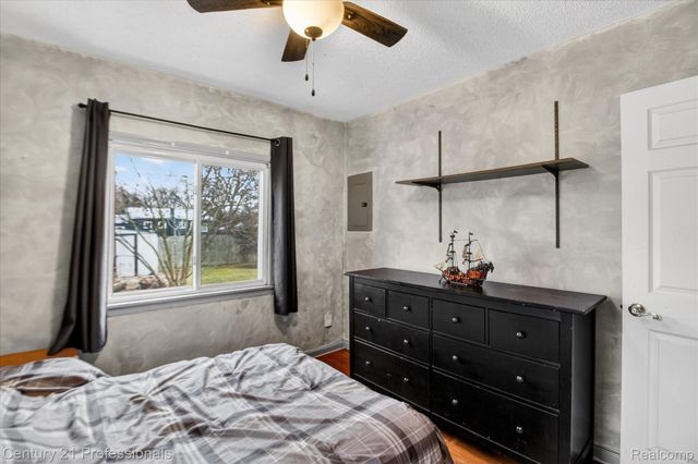 18292 Deering Street, Livonia, MI 48152