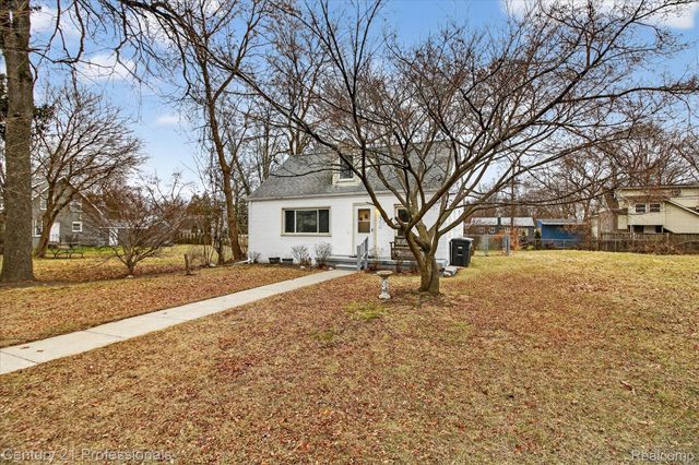 18292 Deering Street, Livonia, MI 48152