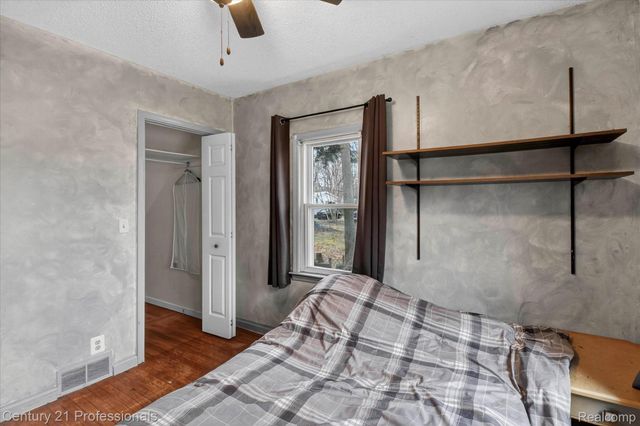 18292 Deering Street, Livonia, MI 48152