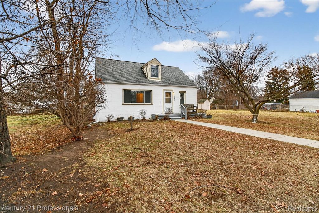 18292 Deering Street, Livonia, MI 48152