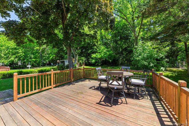 12 Leslie Lane, Massapequa, NY 11758