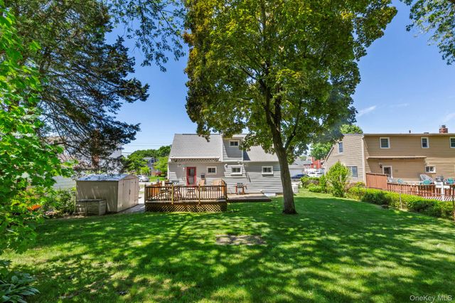12 Leslie Lane, Massapequa, NY 11758