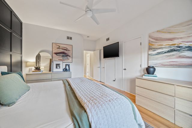 2106 W Erie Street 1E, Chicago, IL 60612