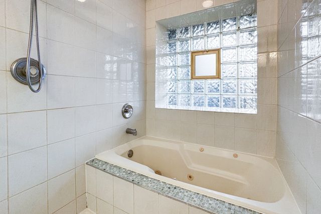 2106 W Erie Street 1E, Chicago, IL 60612