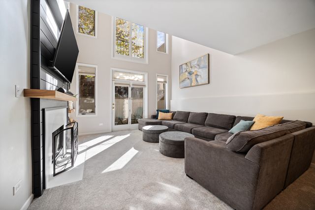 2106 W Erie Street 1E, Chicago, IL 60612