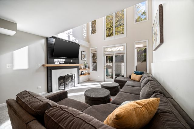 2106 W Erie Street 1E, Chicago, IL 60612