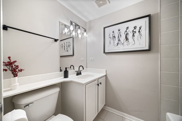 2106 W Erie Street 1E, Chicago, IL 60612