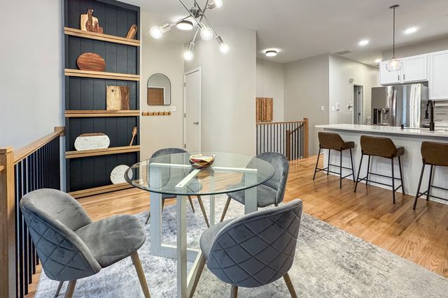 2106 W Erie Street 1E, Chicago, IL 60612