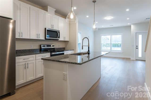 4 Wyndom Lane, Asheville, NC 28805