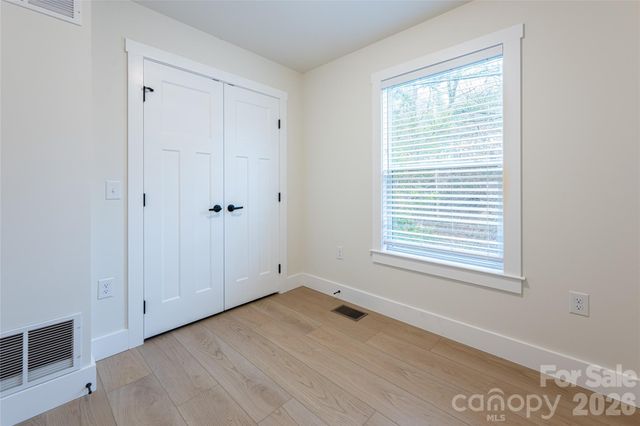 4 Wyndom Lane, Asheville, NC 28805