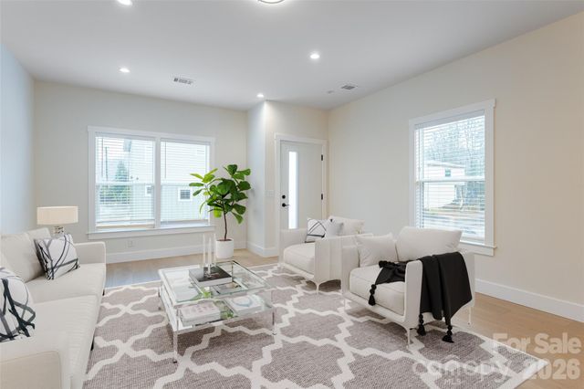 4 Wyndom Lane, Asheville, NC 28805