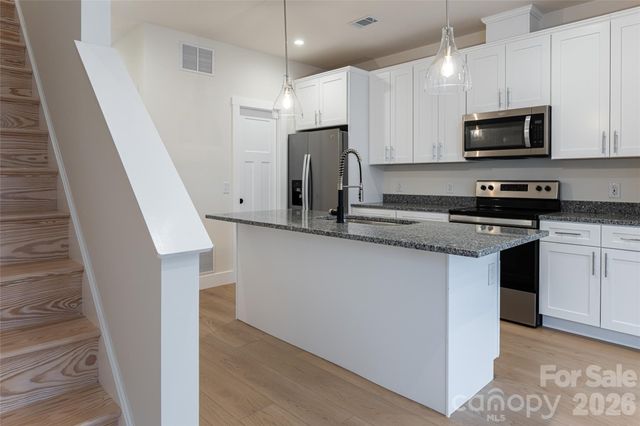 4 Wyndom Lane, Asheville, NC 28805