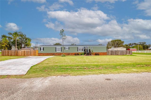 302 N 8th Street, Hammon, OK 73650