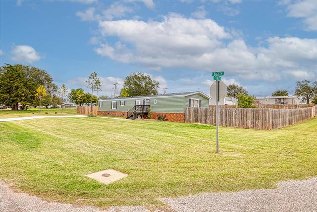 302 N 8th Street, Hammon, OK 73650