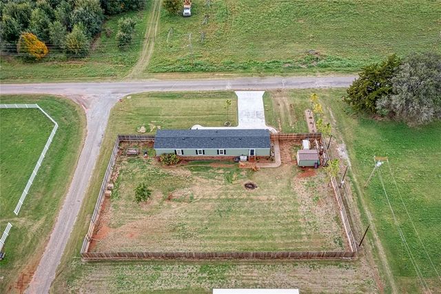 302 N 8th Street, Hammon, OK 73650