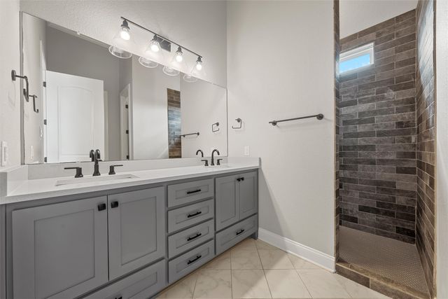 518 Stone Canyon Drive, Mcgregor, TX 76657