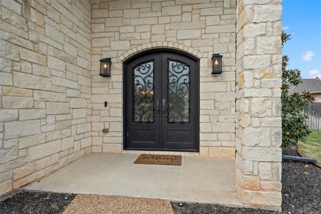 518 Stone Canyon Drive, Mcgregor, TX 76657