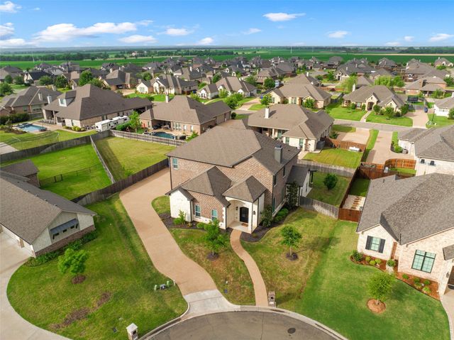 518 Stone Canyon Drive, Mcgregor, TX 76657