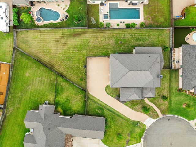 518 Stone Canyon Drive, Mcgregor, TX 76657