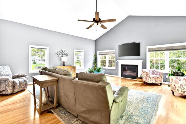 8 Sandstone Drive, Nashua, NH 03063