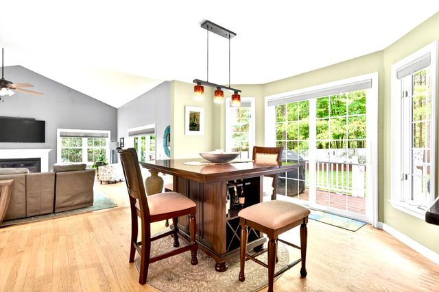 8 Sandstone Drive, Nashua, NH 03063