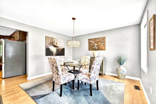 8 Sandstone Drive, Nashua, NH 03063