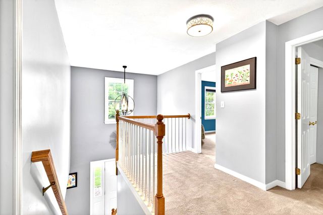 8 Sandstone Drive, Nashua, NH 03063