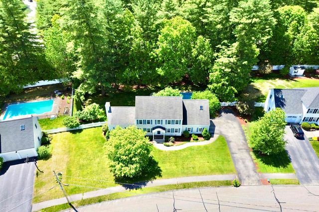 8 Sandstone Drive, Nashua, NH 03063