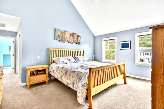 8 Sandstone Drive, Nashua, NH 03063