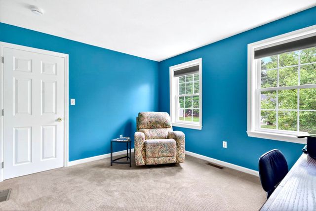 8 Sandstone Drive, Nashua, NH 03063