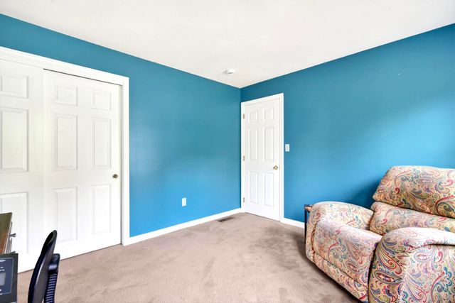 8 Sandstone Drive, Nashua, NH 03063