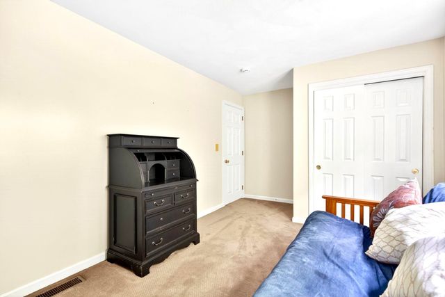 8 Sandstone Drive, Nashua, NH 03063