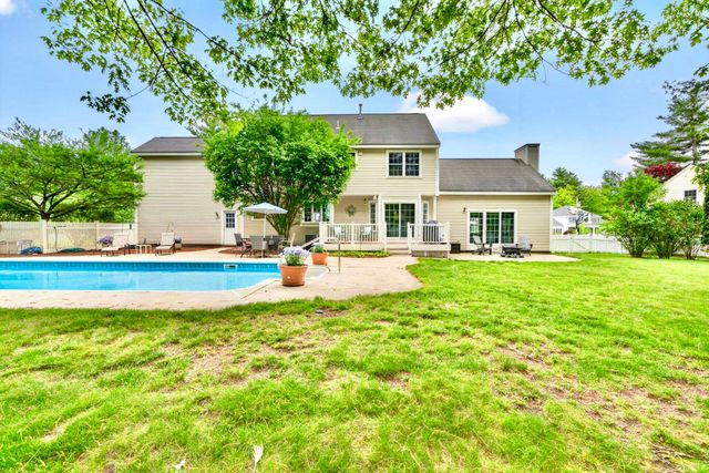 8 Sandstone Drive, Nashua, NH 03063