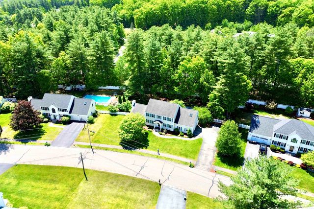 8 Sandstone Drive, Nashua, NH 03063