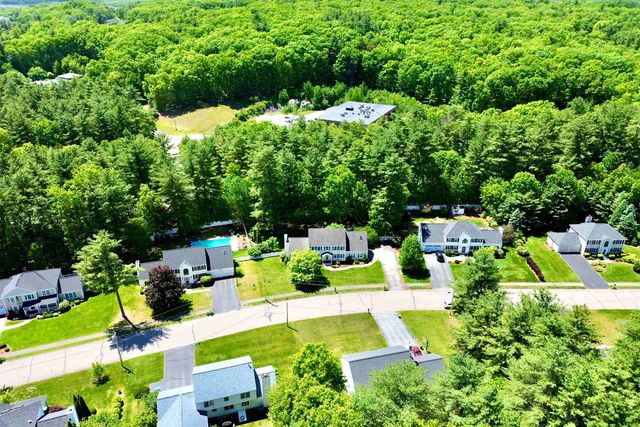 8 Sandstone Drive, Nashua, NH 03063