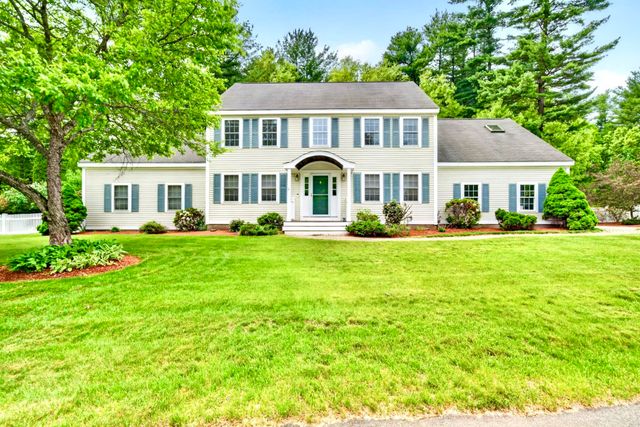 8 Sandstone Drive, Nashua, NH 03063