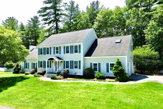 8 Sandstone Drive, Nashua, NH 03063