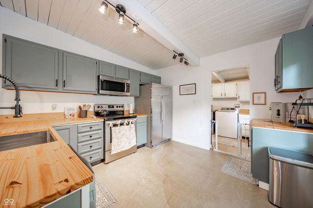 7042 E 1000 N, Pendleton, IN 46064