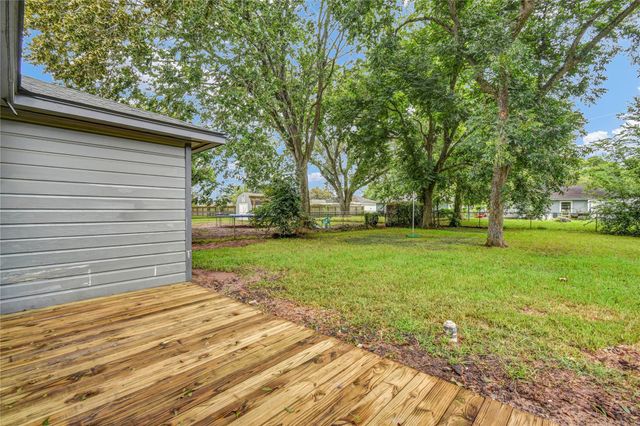 1100 Meadowlane Street, Angleton, TX 77515