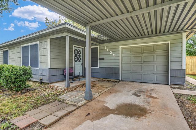 1100 Meadowlane Street, Angleton, TX 77515